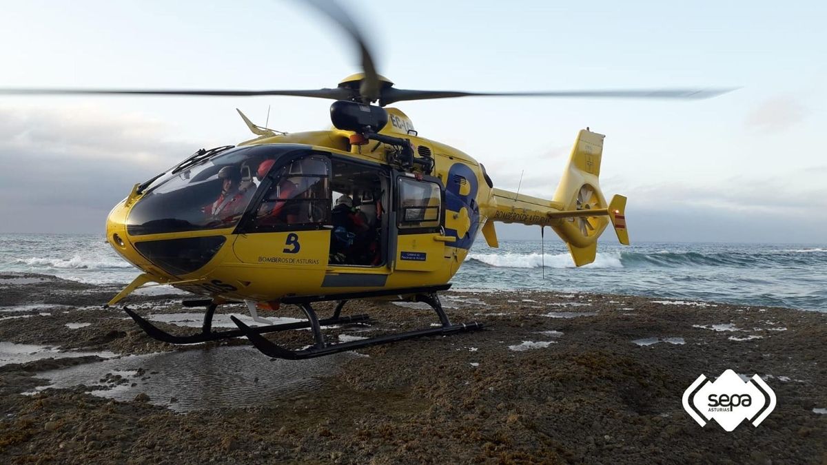 Archivo - Helicóptero de rescate de Bomberos de Asturias.