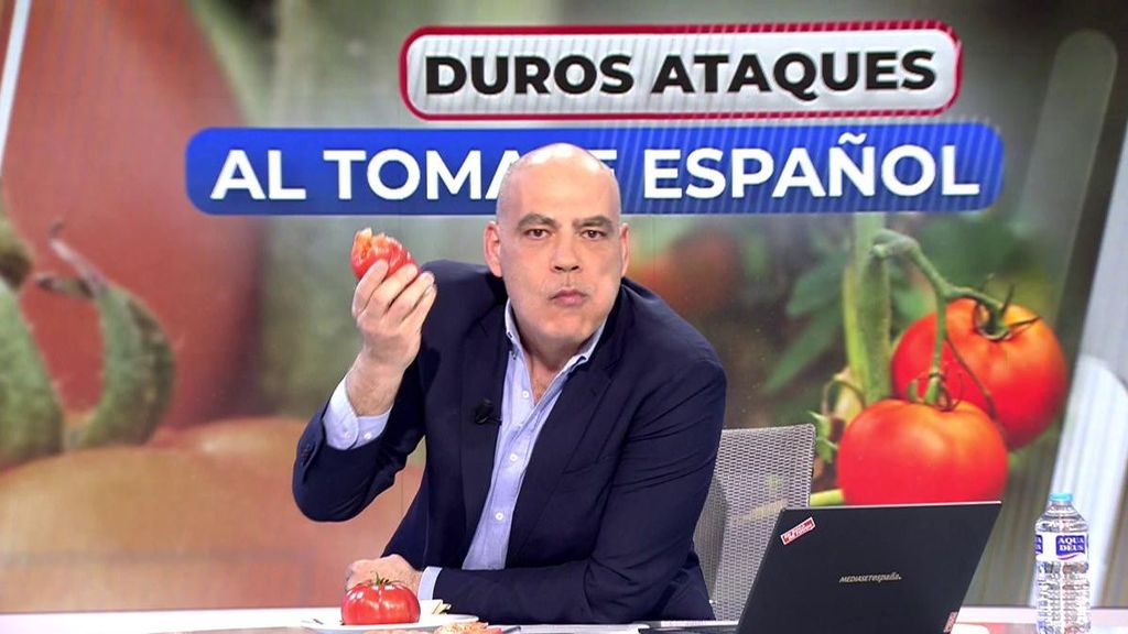 Nacho Abad responde a las críticas de la exministra francesa y se come un tomate bio en directo: "Pura maravilla, ven y te invitamos”