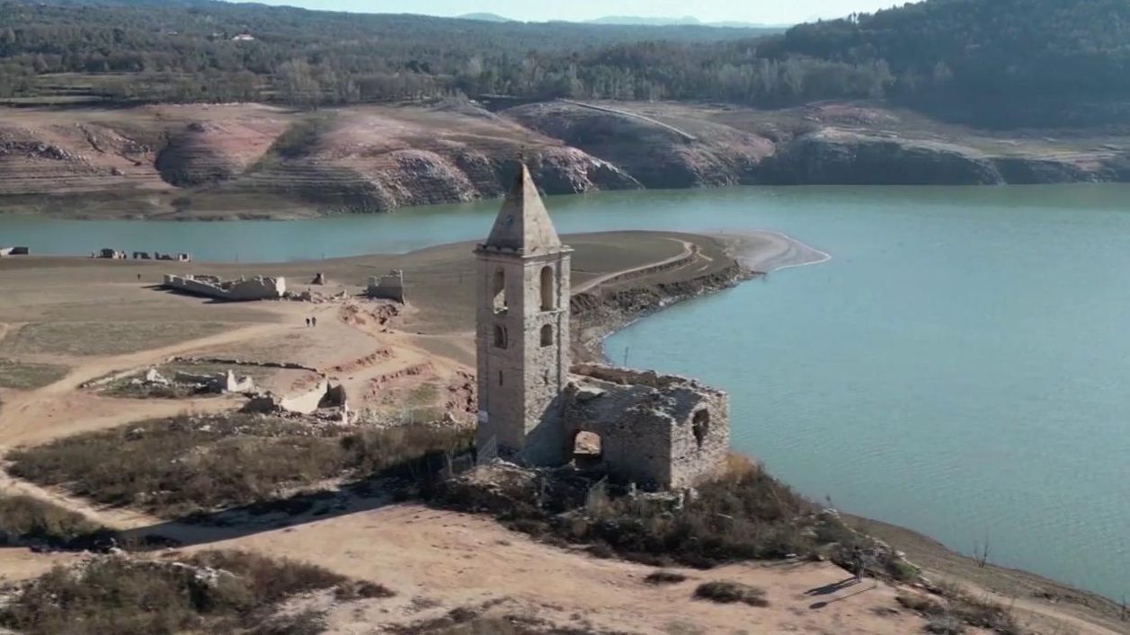 Un dron sobrevuela el pantano de Sou: la imagen de la desertificación en Cataluña