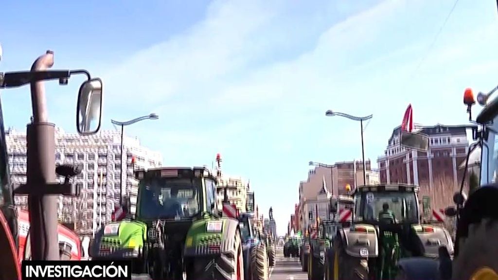 El campo español dice basta: ‘CAD’ se infiltra en los grupos de WhatsApp en los que se organizan tractoradas para paralizar el país