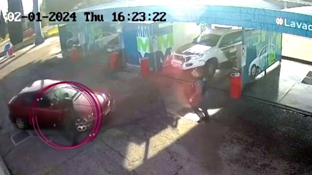 Una espectacular persecución en un lavadero de coches de Getafe acaba con un agente herido