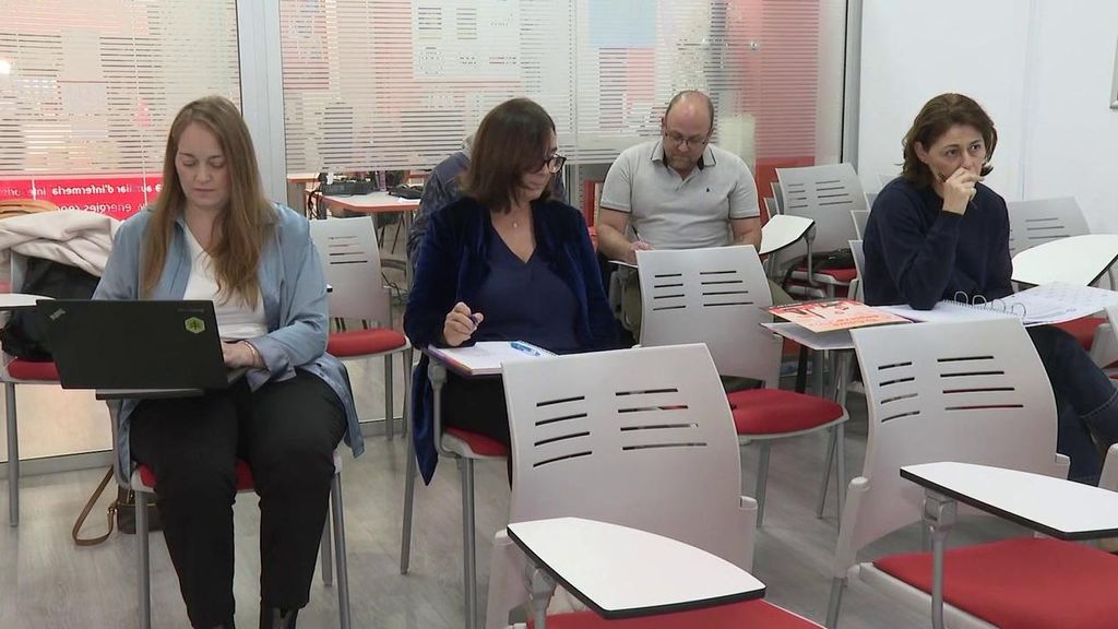 Aumentan los ‘sísis’, personas que trabajan y estudian a la vez, la mayoría son opositores