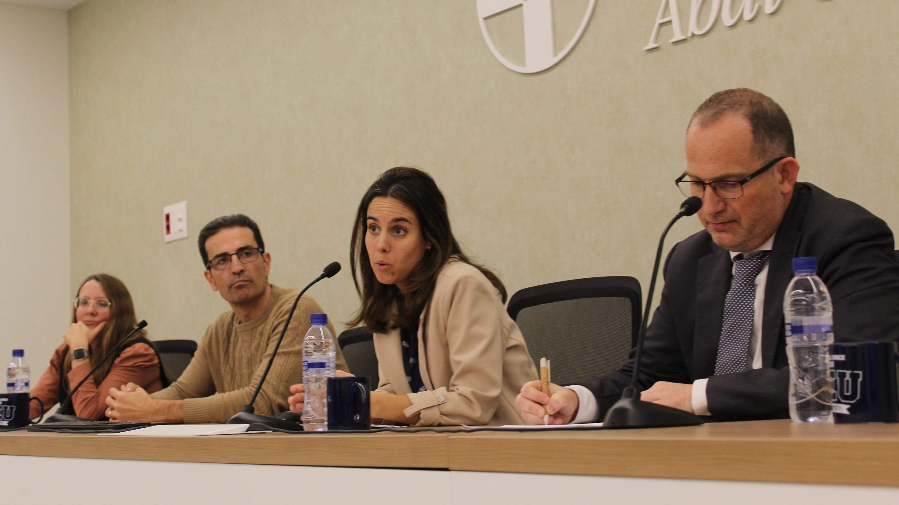 La experta en el coloquio de la UAO