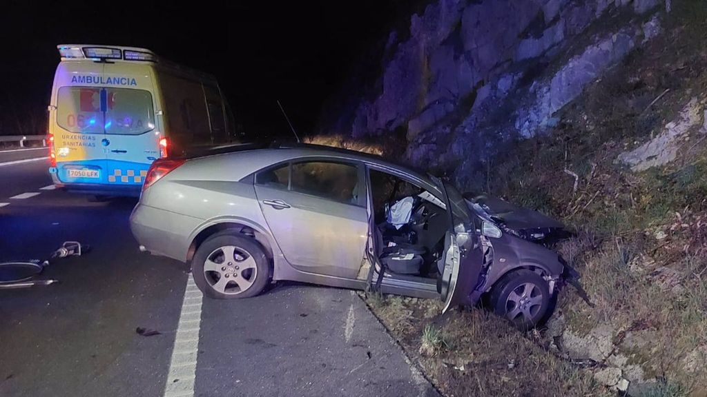 Coche accidentado en Pontón, Lugo