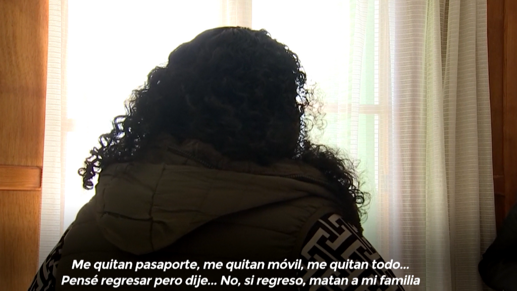 El calvario de una de las familias que piden asilo en Barajas: “Dormíamos en el suelo, me quitaron el pasaporte, el móvil...Todo”