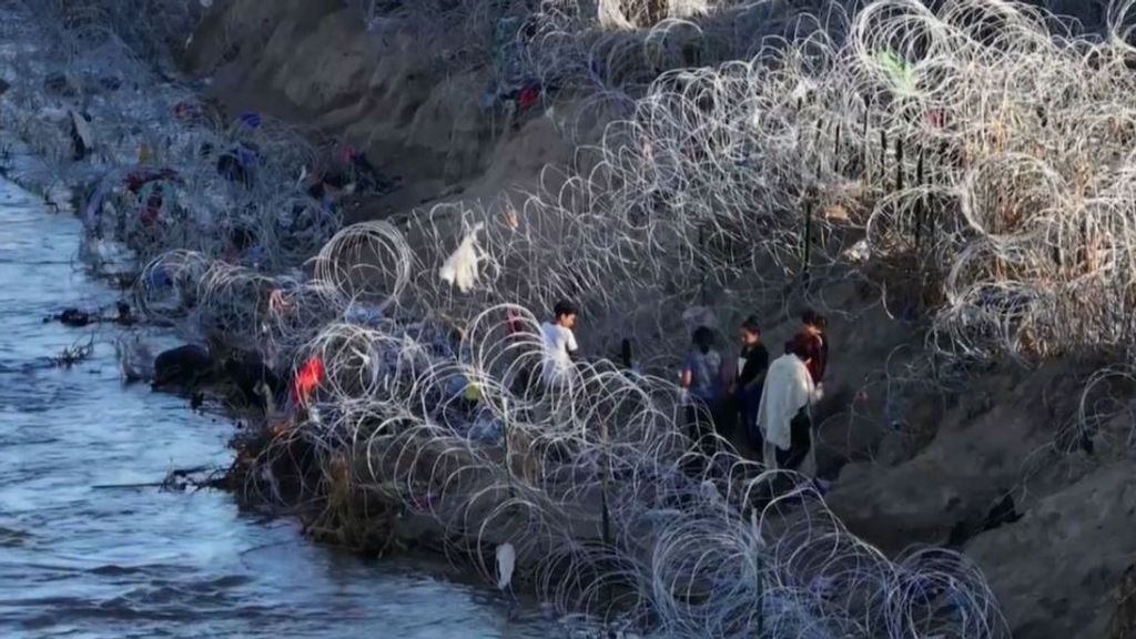 El drama humanitario en la frontera de México con EEUU: migrantes atrapados entre concertinas