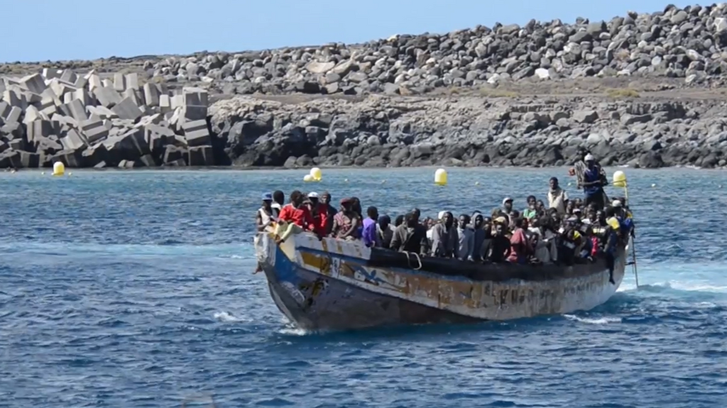 El flujo de inmigrantes a las islas Canarias no cesa