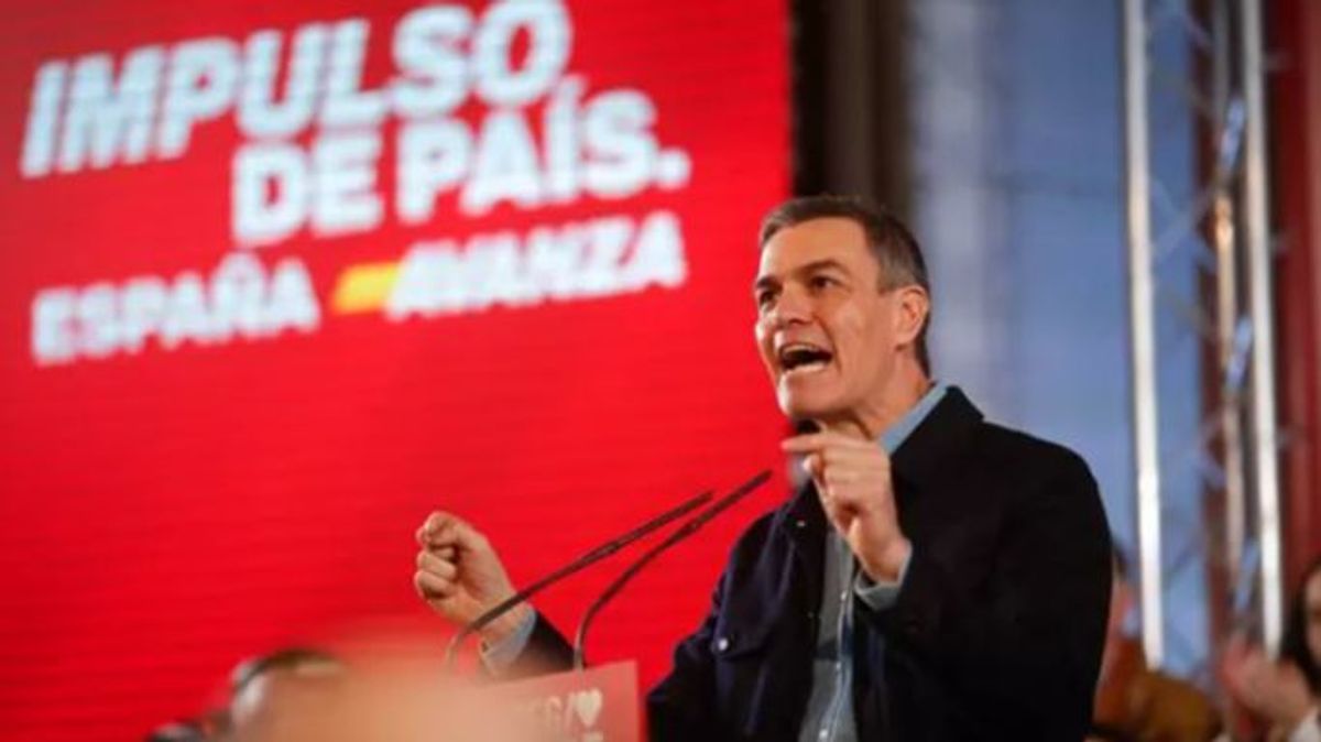 Sánchez ensalza a Besteiro y avisa: "Papeletas para el cambio hay muchas, pero solo el PSOE para gobernarlo"