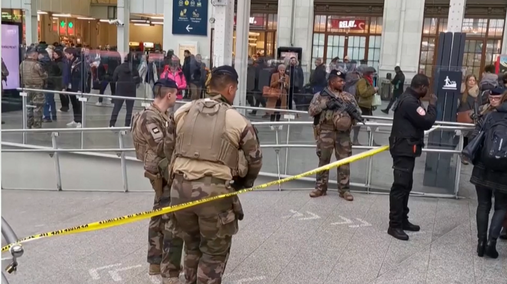 Tres heridos, uno crítico, por un ataque con arma blanca en la estación de París-Lyon