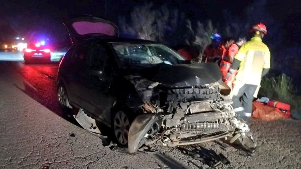 Vehículo accidentado en Carmona, Sevilla