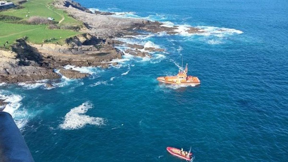 Aparece flotando el cadáver de una mujer en la costa de Castro Urdiales