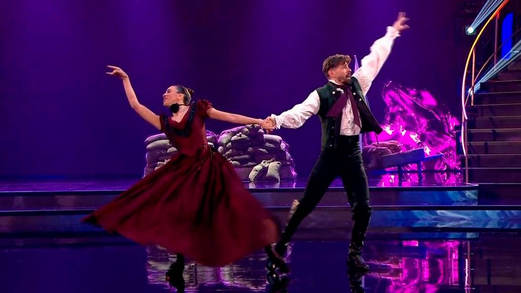 Adrián Lastra se supera a sí mismo con un baile casi perfecto: "Es lo mejor que he visto en este programa" Bailando con las estrellas 2024 Top Vídeos 47
