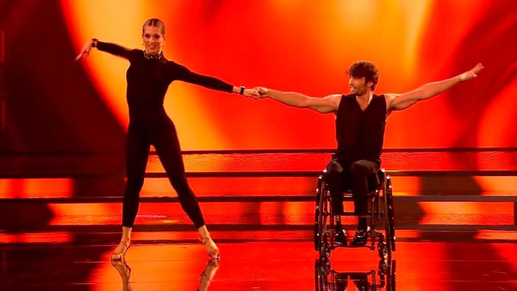 Dani Caverzaschi demuestra que no existen barreras: "Quería que la gente se olvidase de la silla de ruedas" Bailando con las estrellas 2024 Top Vídeos 55