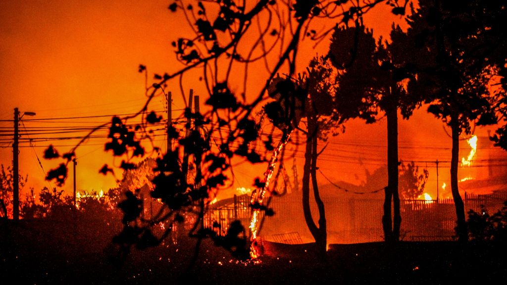 El fuego arrasa Chile: ascienden a 56 los fallecidos por los incendios forestales de Valparaíso