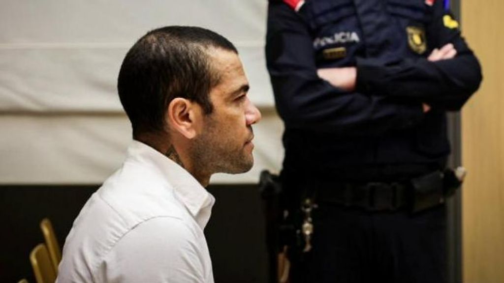 Dani Alves paga la fianza de un millón de euros para salir de prisión
