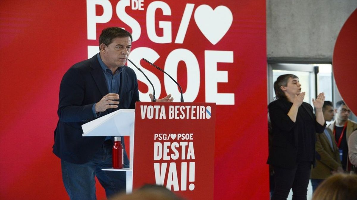 El candidato del PSdeG a la Presidencia de la Xunta, José Ramón Gómez Besteiro, durante un acto de campaña