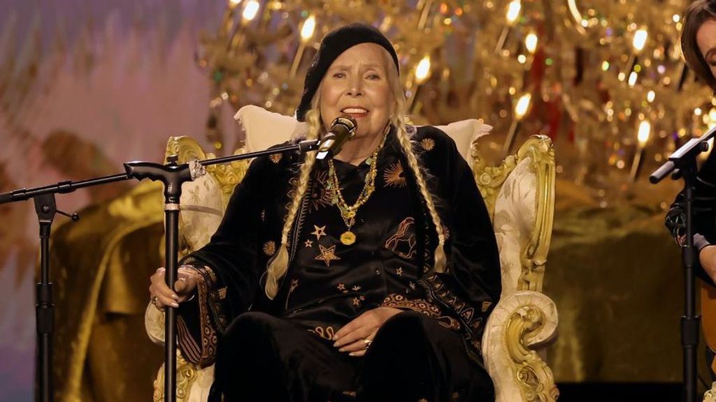 Joni Mitchell en los Grammys 2024.