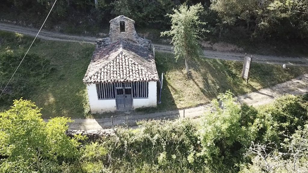 La ermita que se encuentra en la entrada de la localidad