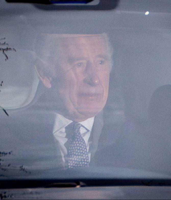 El rey se ha dejado ver visiblemente emocionado en su primera salida al exterior