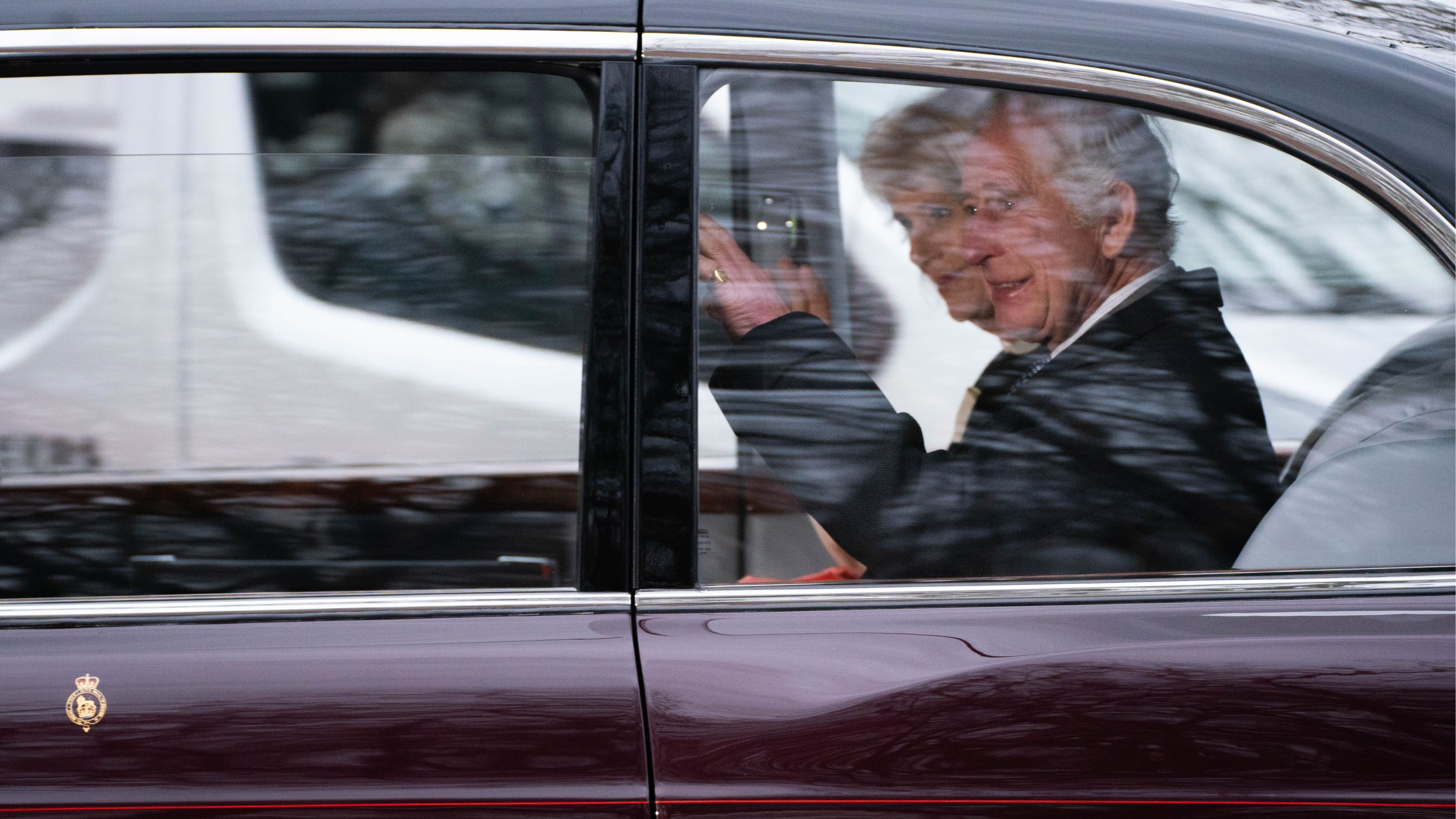 La reina Camila está siendo el mayor apoyo del rey desde que le detectaron el tumor