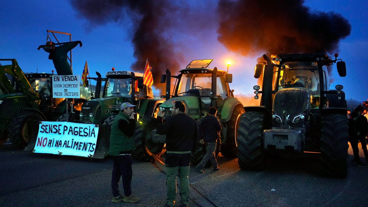Las protestas de los agricultores tiñen el mapa de carreteras cortadas