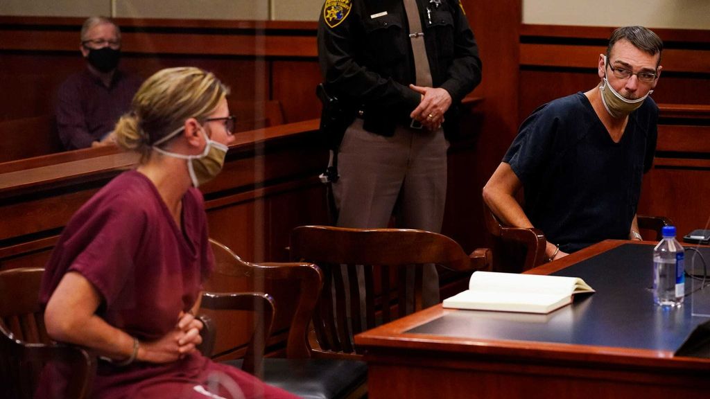 Un jurado de EEUU declara culpable de homicidio involuntario a la madre del autor de un tiroteo en Michigan en 2021