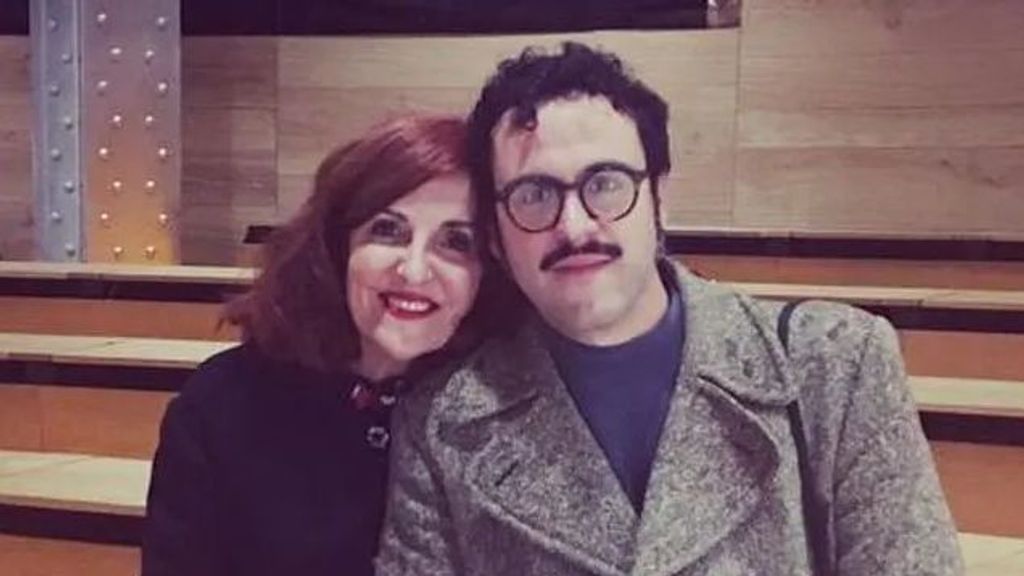 Elvira Lindo y su hijo, Miguel