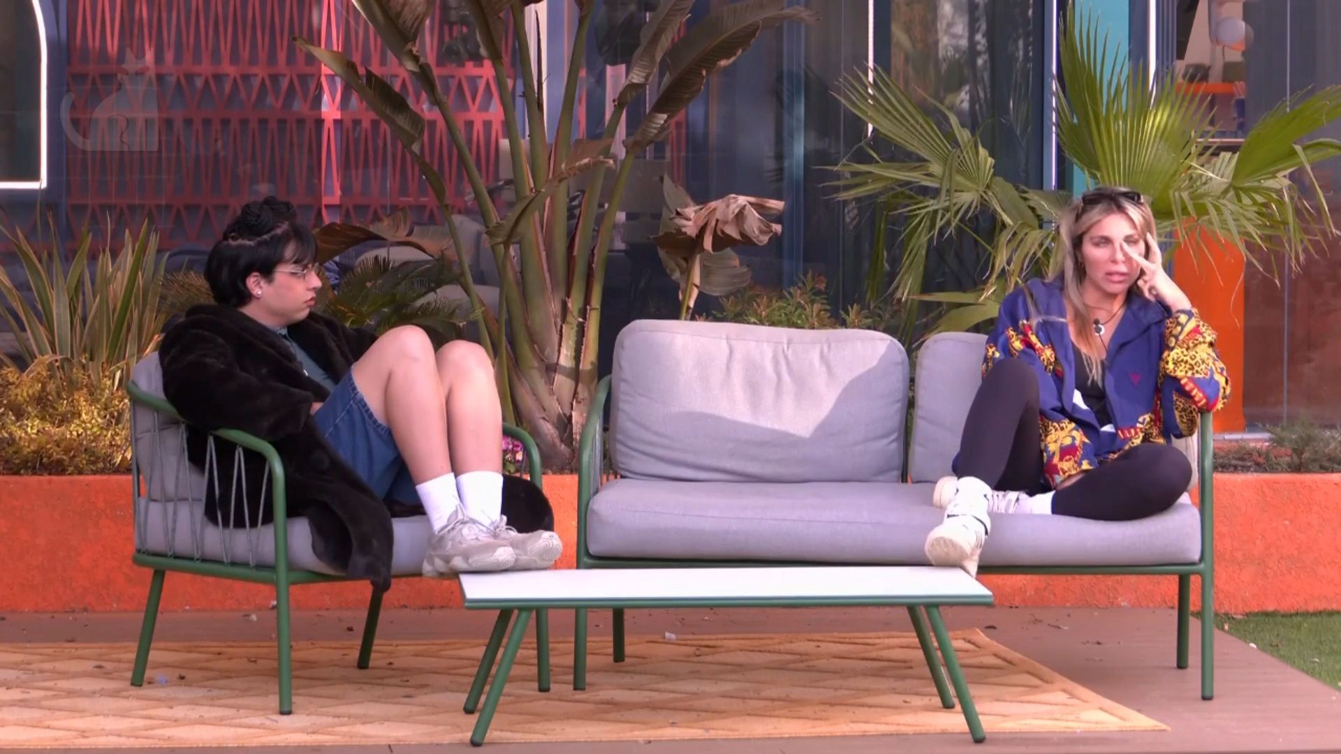 Ivana Icardi y Keroseno en el jardín