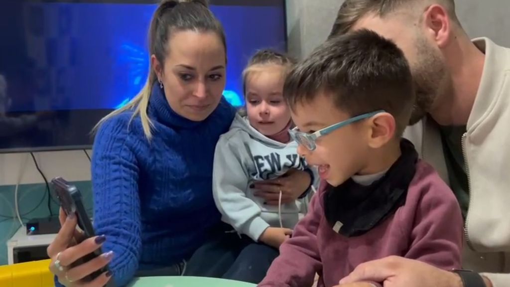 Así ha sido la reacción de Ían, el pequeño de Almería con parálisis cerebral, al mensaje de su ídolo Camilo