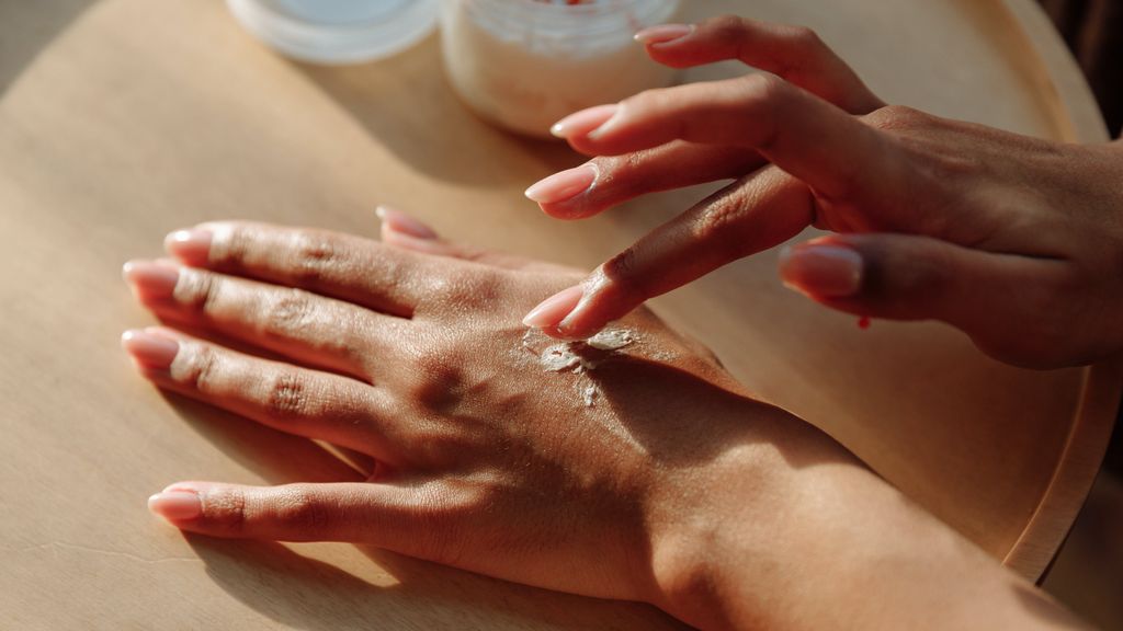 Utiliza crema de manos a diario. FUENTE: Pexels