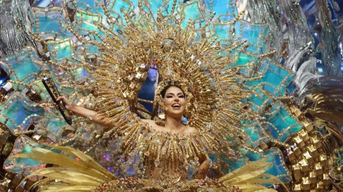 Corina Mrazek González, Reina del Carnaval de Santa Cruz de Tenerife 2024.