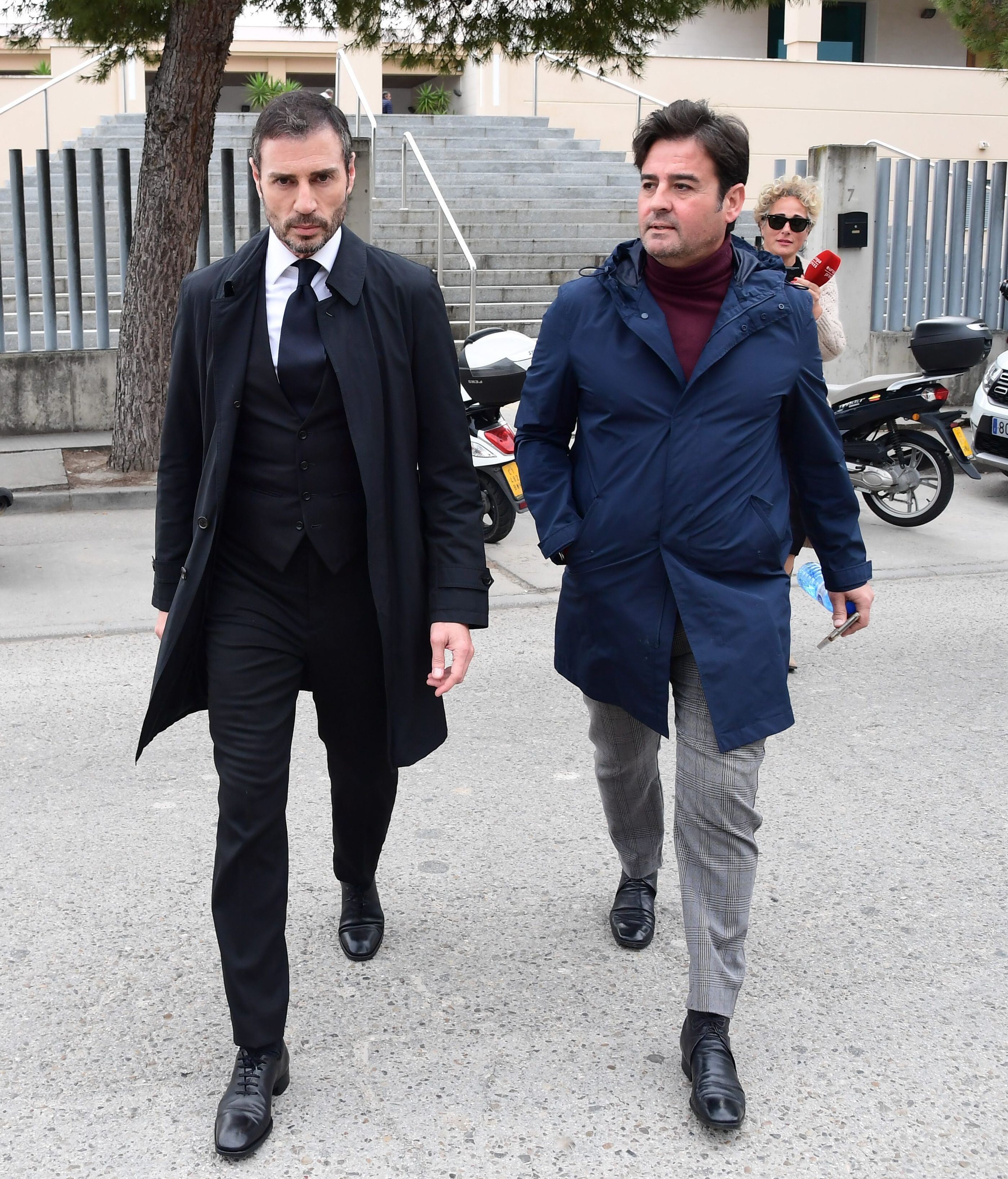 Familiares, amigos y compañeros se han desplazado hasta el tanatorio para mostrarle sus condolencias