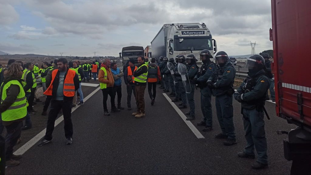 Las manifestaciones de los agricultores con tractores han cortado varias carreteras de la Comunitat Valencia en los últimos días