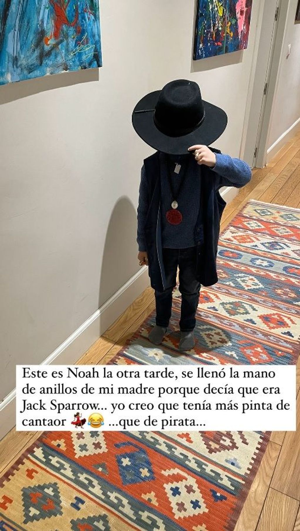Noah, el hijo de Elena Furiase, disfrazado de Jack Sparrow