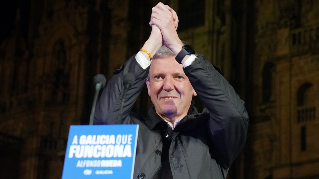 El candidato del Partido Popular de Galicia a la Presidencia de la Xunta, Alfonso Rueda, durante un acto en el inicio de campaña.
