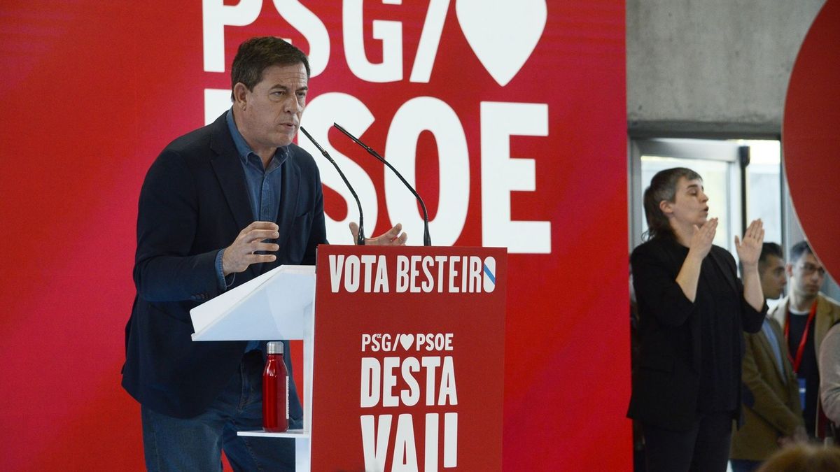 El candidato del PSdeG a la Presidencia de la Xunta, José Ramón Gómez Besteiro, durante un acto de campaña del PSdeG