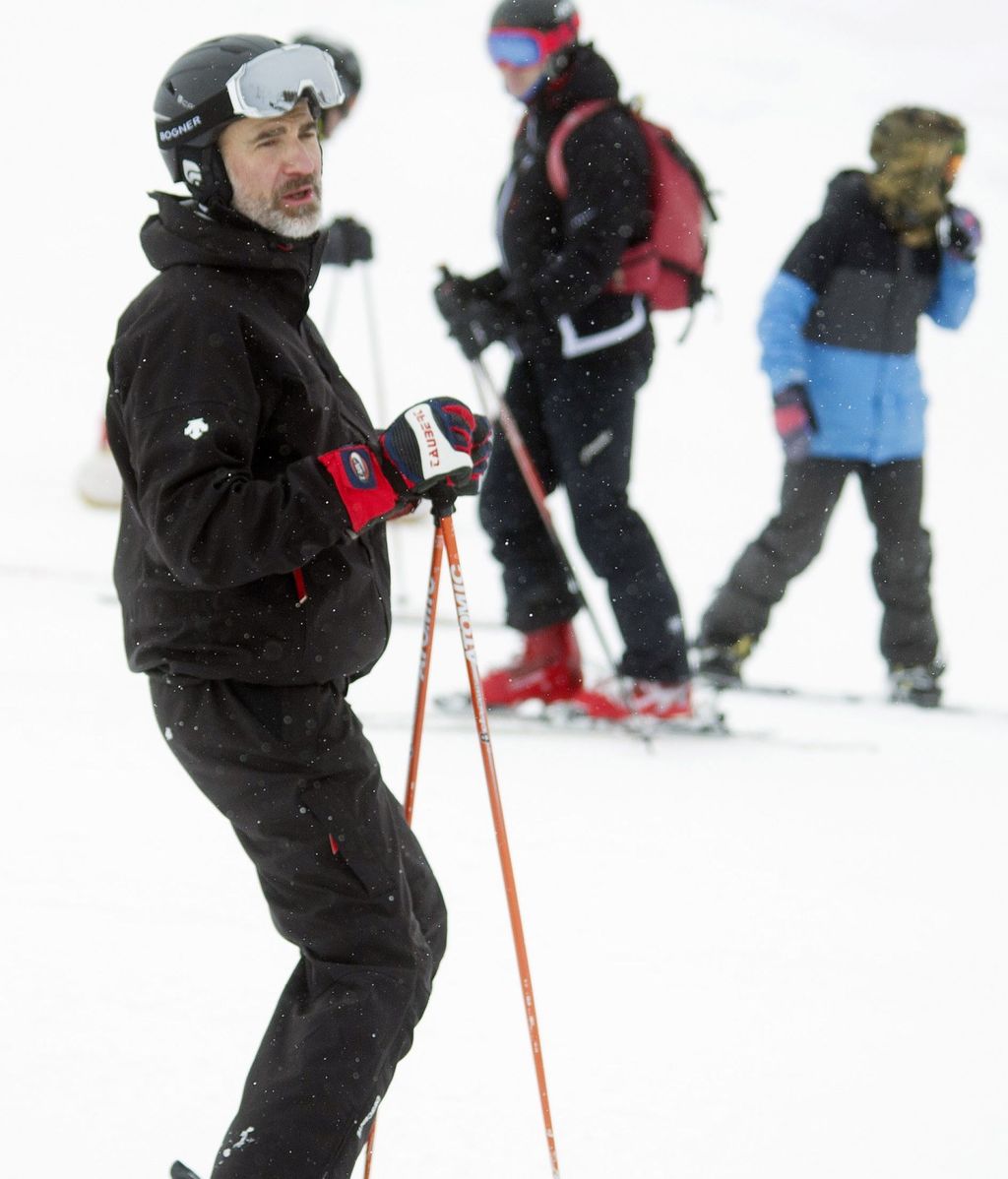 El rey Felipe VI esquiando. FUENTE: Cordonpress