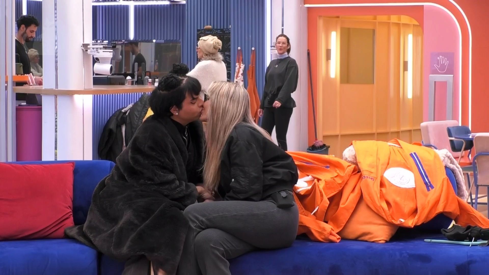 Keroseno e Ivana Icardi se besan