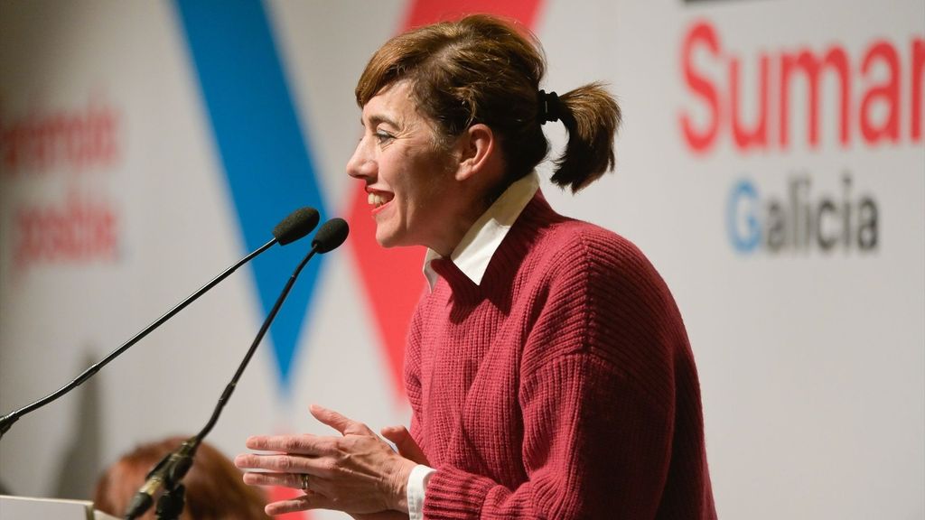 La candidata de Sumar Galicia a la Xunta de Galicia, Marta Lois, interviene durante un acto de campaña de Sumar