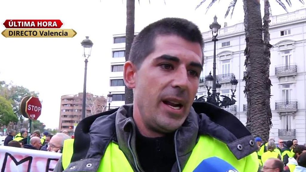 Un viticultor en las manifestaciones de Valencia: "Nos están pagando a 15 céntimos el kilo de uva, se están aprovechando de nosotros"