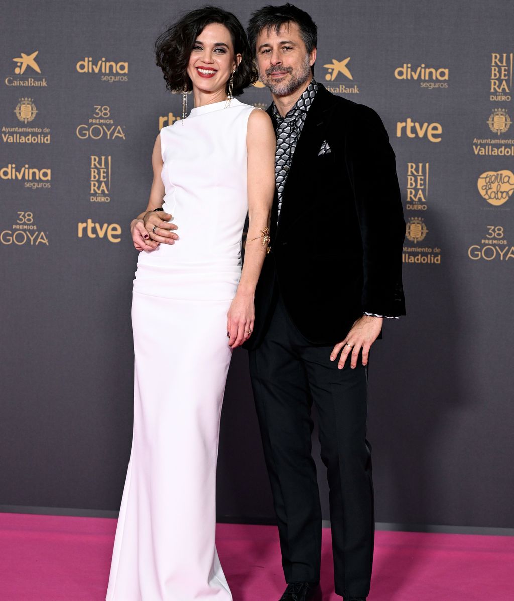 Hugo Silva y Marta Guerras, en la alfombra roja de los Goya 2024