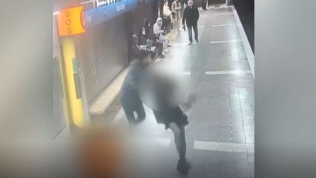 Los Mossos piden a las víctimas del metro de Barcelona que denuncien para acusar al agresor de un delito de odio