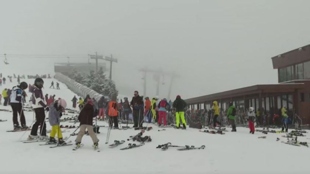 Los efectos de la borrasca Karlotta en España: Galicia registra más de 700 incidencias y las pistas de nieve de Formigal, llenas