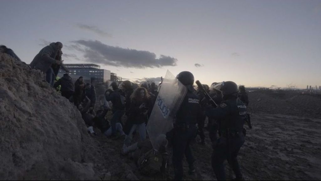 La Policía Nacional carga contra la concentración de transportistas en Madrid