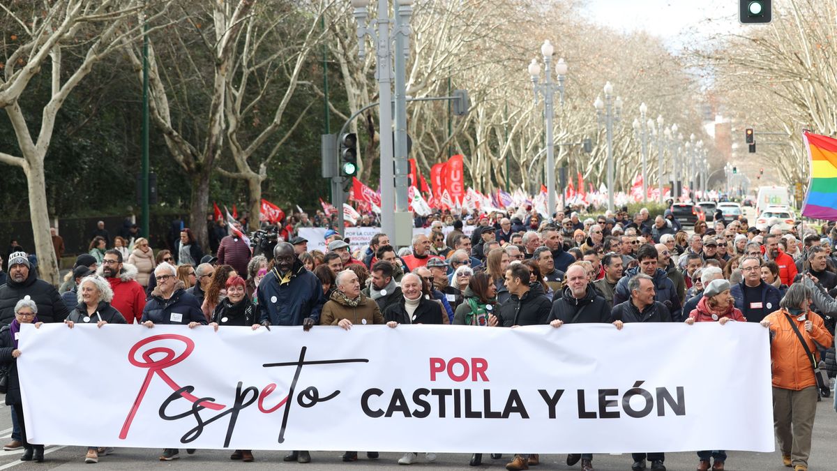 Miles de personas exigen “respeto” para Castilla y León frente al “retroceso” de PP y Vox