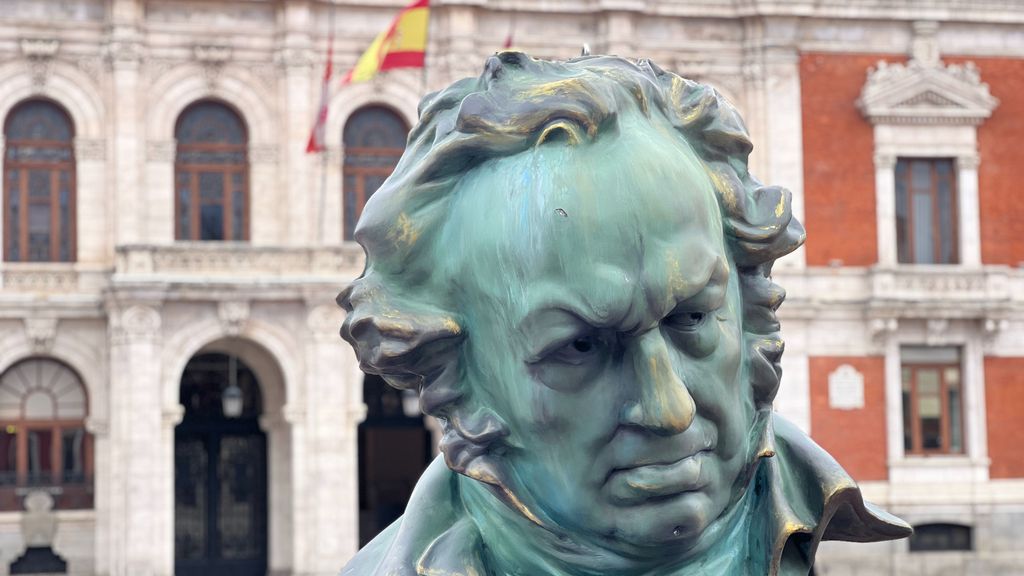 Cabezón gigante de Goya en la Plaza Mayor de Valladolid