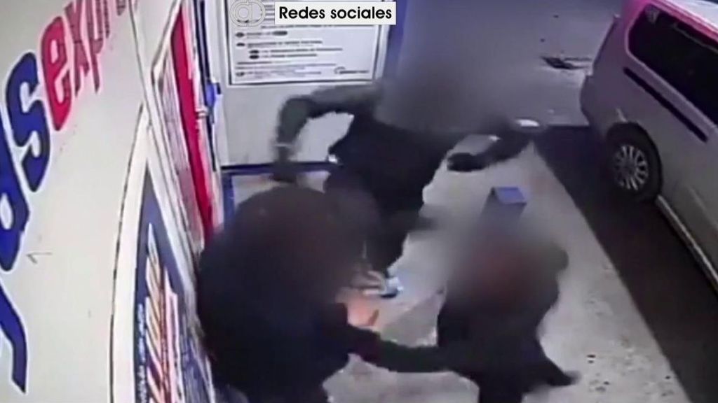 Recibe una brutal paliza cuando repostaba en una gasolinera en Murcia