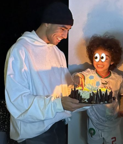 Achraf Hakimi celebra el cumpleaños de su hijo