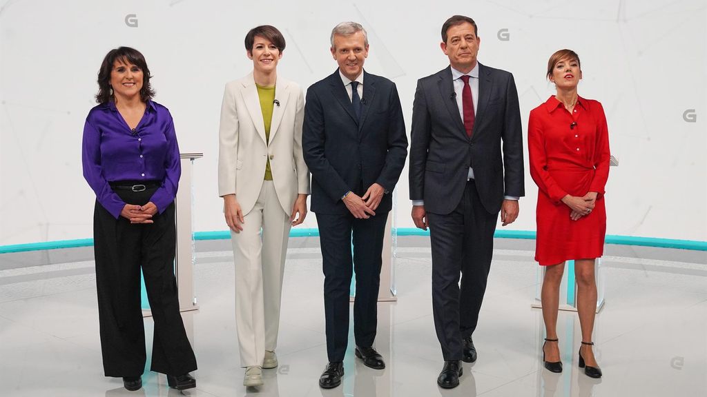 De izquierda a derecha, los candidatos de Podemos, BNG, PP, PSOE y Sumar, tras el debate a cinco de la CRTVG