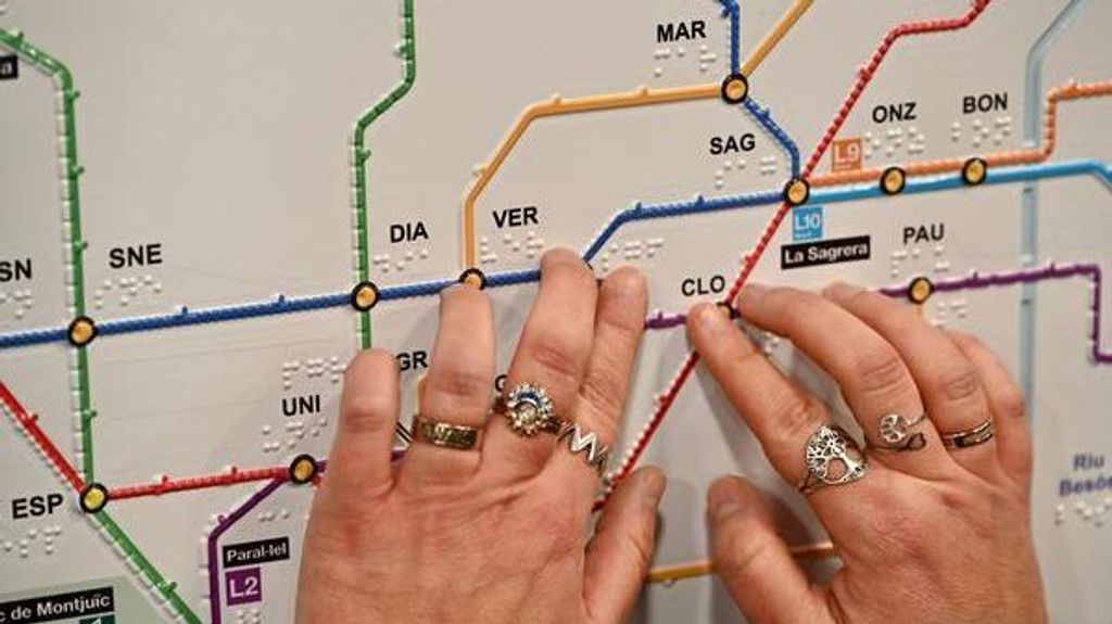 El nuevo mapa táctil del metro de Barcelona para personas ciegas
